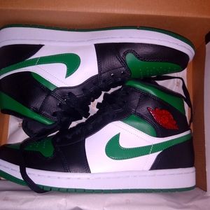 Air jordan 1 mid green toe